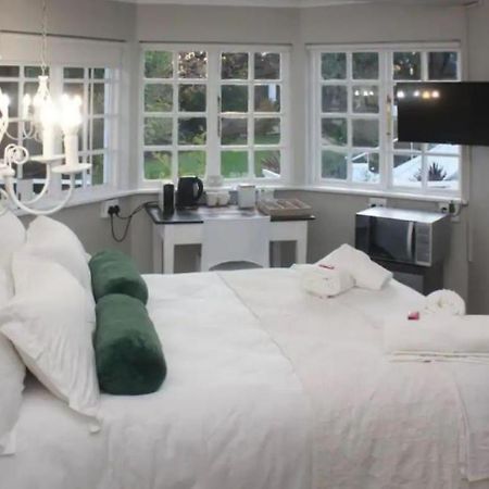 La Belle Guest House Bloemfontein Extérieur photo