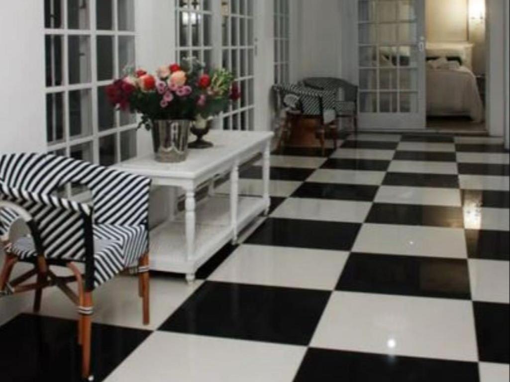 La Belle Guest House Bloemfontein Extérieur photo